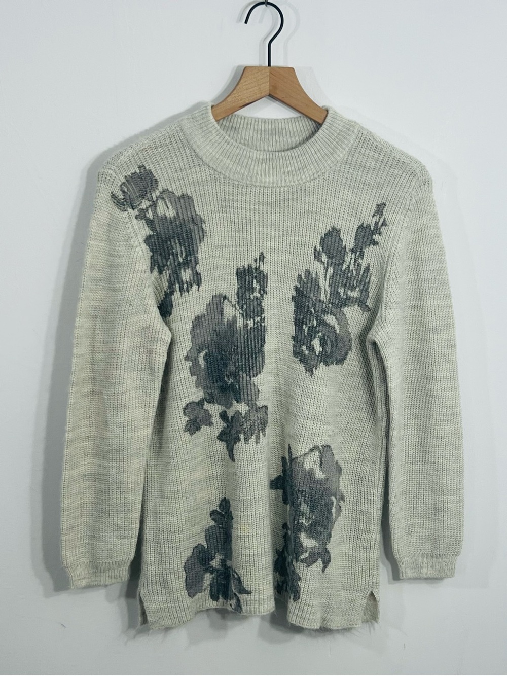 Christopher & Banks Light Gray Pullover Knit Sweater Floral Front Petite XL